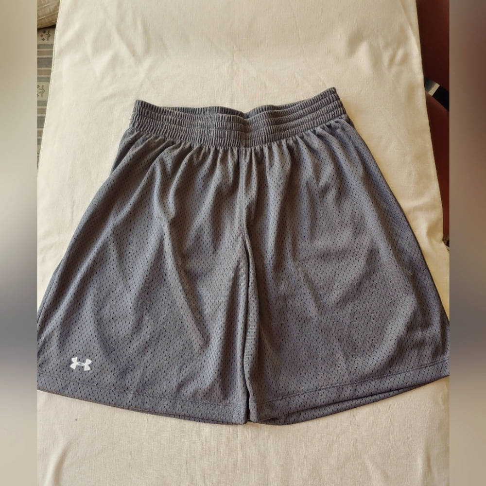 N/A. EUC Under Armour Shorts Medium Soccer